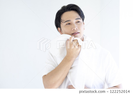 Beauty: Portrait of a young man wearing a white T-shirt 122252014
