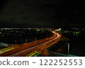 在高速公路上行駛的汽車的光跡 122252553
