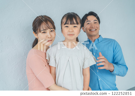 青春期的女兒討厭爸爸 122252851