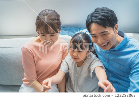 3 people family 122252862