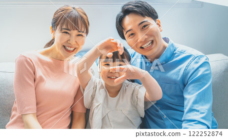 3人家庭 122252874