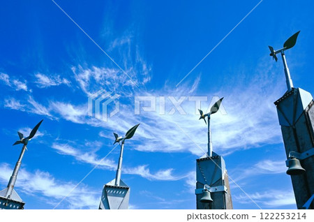 清爽的藍天和風向標 122253214