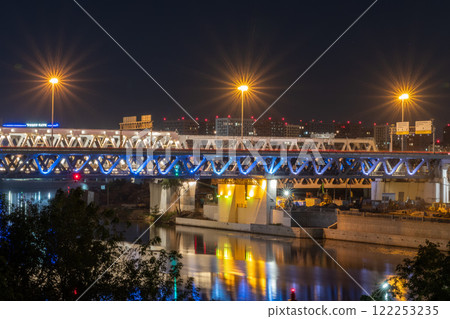 The scyscrapers of the Moscow City at night and the Dorogomilovsky bridge with illumination. Translation of text - street names: Krasnopresnenskaya, center, etc. 122253235
