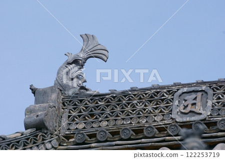 Tour of Nagoya's Seven Lucky Gods: Yagoto Koshoji Temple, roof of the Nishiyama Main Hall 122253719
