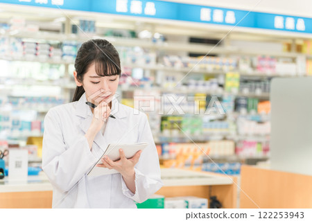 在藥局工作的藥劑師也是女性（備忘錄、研究、用藥指導） 122253943