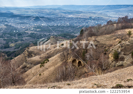 Scenic mountain ridge overlooking the city Scenic mountain ridge overlooking the city 122253954
