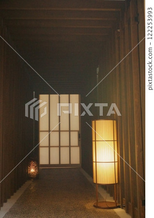 Nagoya Seven Lucky Gods Tour: Yagoto Koshoji Temple, Japanese-style door and lantern 122253993