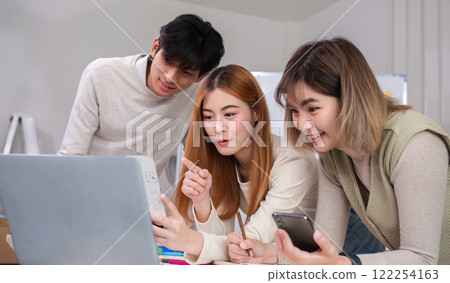 Brainstorming session for the creative team of designers in application design and implementation planning ux ui Teamwork of modern business teams 122254163