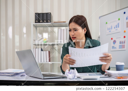 A young businesswoman is stressed because her work isn't going according to plan. 122254307