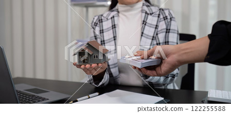 real estate broker Agents deliver sample homes and home contract documents to customers. Concept of buying and selling houses and getting real estate insurance. real estate broker Agents deliver sample homes and home contract documents to customers. Concept of buying and selling houses and getting real estate insurance. 122255588