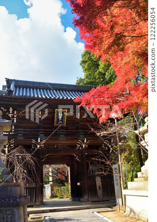 Shigisan Chogosonshiji Temple (Niomon Gate) [Heguri Town, Ikoma District, Nara Prefecture] 122256054