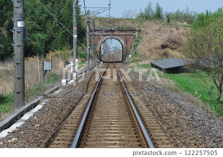 Konan City, Shiga Prefecture: JR Kusatsu Line Osagawa Tunnel / Photographed from Yoshinaga Kosaka Crossing 122257505