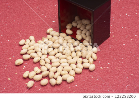 Setsubun bean throwing: Roasted soybeans Setsubun bean throwing: Roasted soybeans 122258200