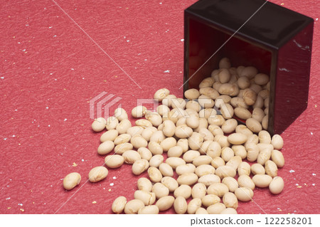Setsubun bean throwing: Roasted soybeans Setsubun bean throwing: Roasted soybeans 122258201