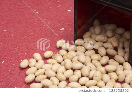 Setsubun bean throwing: Roasted soybeans 122258202