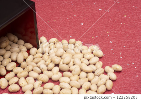 Setsubun bean throwing: Roasted soybeans Setsubun bean throwing: Roasted soybeans 122258203