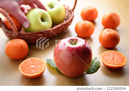 Apple and mandarin orange Apple and mandarin orange 122260504