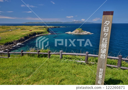 Day lilies in full bloom on Rishiri Island Day lilies in full bloom on Rishiri Island 122260871