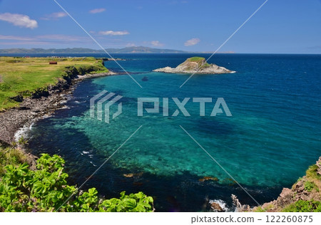 Day lilies in full bloom on Rishiri Island Day lilies in full bloom on Rishiri Island 122260875