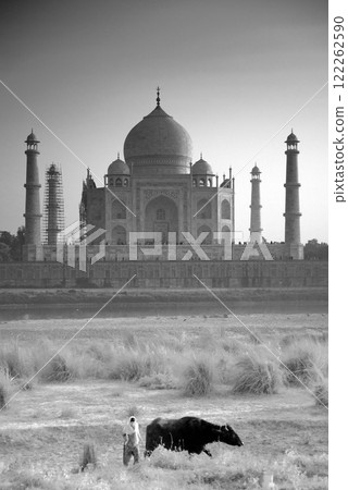 Taj Mahal.   retro style photography 122262590