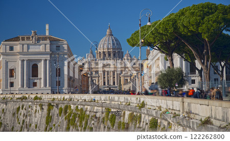 the city of Rome and its ancient streets 122262800