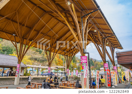 A view of the roadside station "Donguri no Sato Inabu" in Toyota City (Aichi Prefecture) 122262849