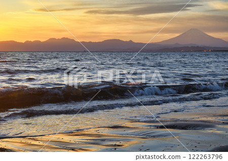 Enoshima: Evening view of Katase Nishihama Beach and Mt. Fuji (Fujisawa City, Kanagawa Prefecture) Enoshima: Evening view of Katase Nishihama Beach and Mt. Fuji (Fujisawa City, Kanagawa Prefecture) 122263796