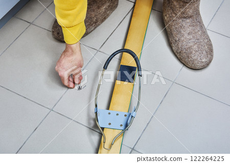 Mounting nails for heel pad of semi-rigid universal cable binding ski with free heel are prepared for installation. 122264225