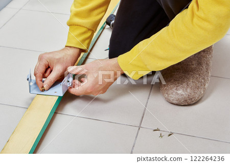 DIY installation of semi-rigid ski bindings with spring cable on wooden skis for hunting, fishing and tourism. DIY installation of semi-rigid ski bindings with spring cable on wooden skis for hunting, fishing and tourism. 122264236