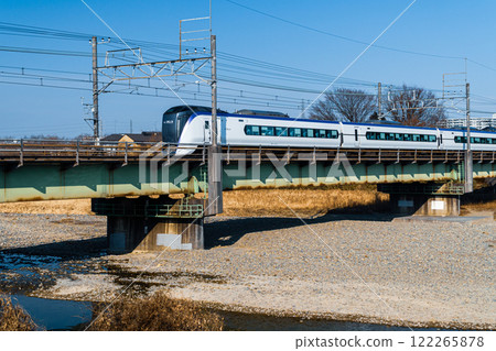 運行在東京中央線淺川鐵路橋上的特急“Azusa” 122265878