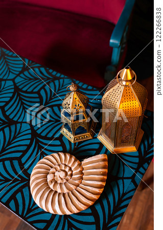 Arabic lamps on a wooden table. Metal candlesticks in the interior 122266838