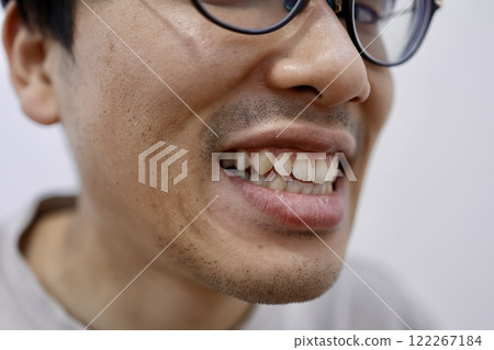 留著鬍渣的微笑男人 留著鬍渣的微笑男人 122267184