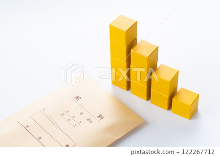 Yellow block graph and salary Yellow block graph and salary 122267712
