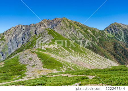 Mt. Arakawa (Maedake) and Mt. Akuzawa seen from Daishoujidaira. Southern Alps. Mt. Akuzawa and Mt. Arakawa climbing. 122267844