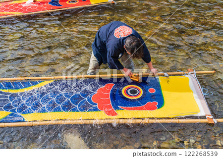 A seasonal feature of winter in Gujo: Gujo-dyed carp streamers left out in the cold (Gujo City, Gifu Prefecture) A seasonal feature of winter in Gujo: Gujo-dyed carp streamers left out in the cold (Gujo City, Gifu Prefecture) 122268539