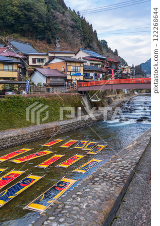 郡上的冬季傳統，寒冷天氣郡上染鯉魚旗（岐阜縣上市） 122268644