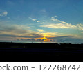 從火車窗外看到的海上日落 122268742