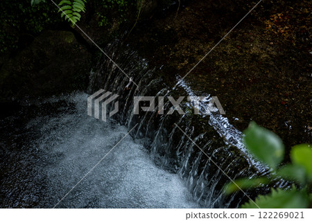 A small waterfall in the waterway 122269021