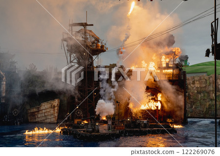 日本大阪 — 2024年1月9日:日本環球影城的水世界大型遊行與表演者。 日本大阪 — 2024年1月9日:日本環球影城的水世界大型遊行與表演者。 122269076