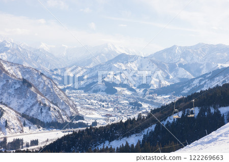 從新潟縣石內丸山滑雪場前往越後湯澤的冬季風景 122269663