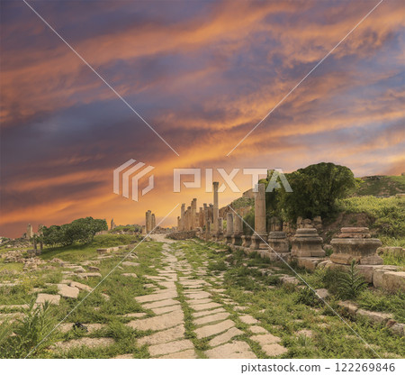 Roman ruins (against the background of a beautiful sky with clouds) in the Jordanian city of Jerash (Gerasa of Antiquity), capital and largest city of Jerash Governorate, Jordan 122269846