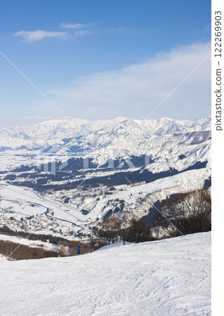 新潟縣石內丸山滑雪場的冬景 122269903