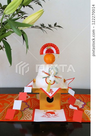 Traditional Japanese New Year decoration Kagami mochi, auspicious item Traditional Japanese New Year decoration Kagami mochi, auspicious item 122270014