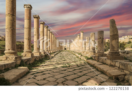 Roman Columns in the Jordanian city of Jerash (Gerasa of Antiquity), capital and largest city of Jerash Governorate, Jordan. Against the background of a beautiful sky with clouds 122270138