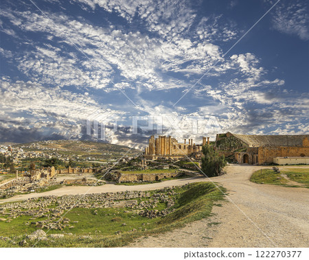 Roman ruins (against the background of a beautiful sky with clouds) in the Jordanian city of Jerash (Gerasa of Antiquity), capital and largest city of Jerash Governorate, Jordan 122270377