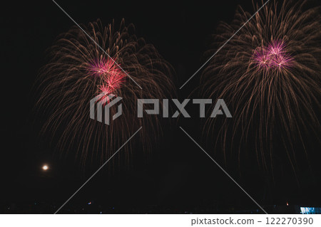 Fireworks bursting into the night sky at the Yaizu Marine Fireworks Festival held at Yaizu Fishing Port in Yaizu City (Shizuoka Prefecture) 122270390