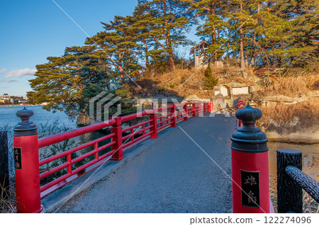日本三大美景之一的松島，黃昏的渡月橋（宮城縣宮城郡松島町） 122274096