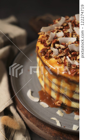 Delicious caramel cake 122274719