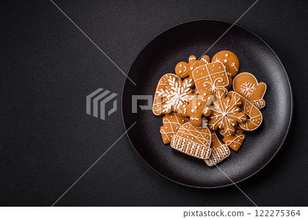 Delicious gingerbread cookies with honey, ginger and cinnamon Delicious gingerbread cookies with honey, ginger and cinnamon 122275364