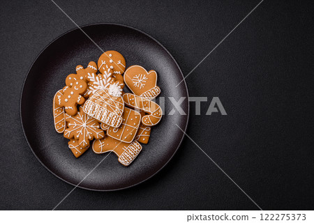 Delicious gingerbread cookies with honey, ginger and cinnamon Delicious gingerbread cookies with honey, ginger and cinnamon 122275373